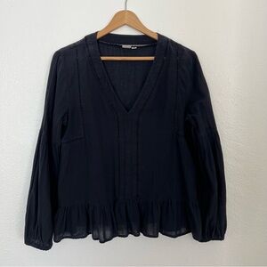 GAP Women's Black V-Neck Long Sleeve Ruffled Hem Top S